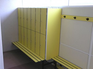 LOCKERS 2 - TWO TIER WITH INTEGRATED BENCH