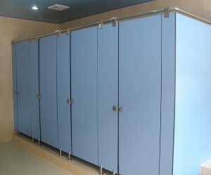 TOILET CUBICLE 2 - FLOOR ANCORED OVERHEAD HUNG